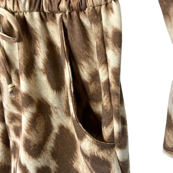 Altar’d State Leopard Long Sleeve romper Medium Cream Brown Animal Pint Pockets - Picture 6 of 11